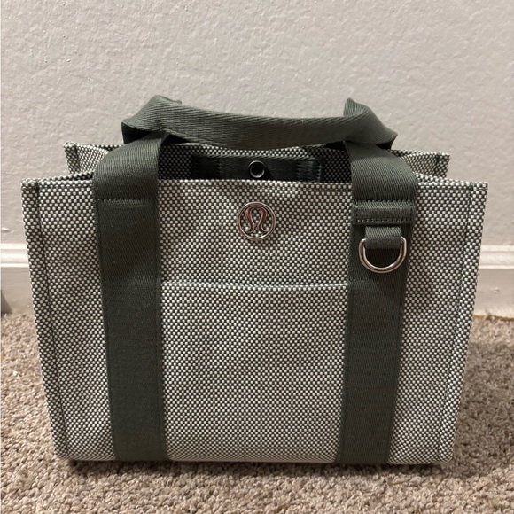 Lululemon tote - Picture 1 of 3